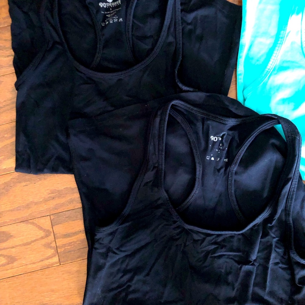90 degree womens tanks. 3 tanks sold together. Good condition. No tears/stains.